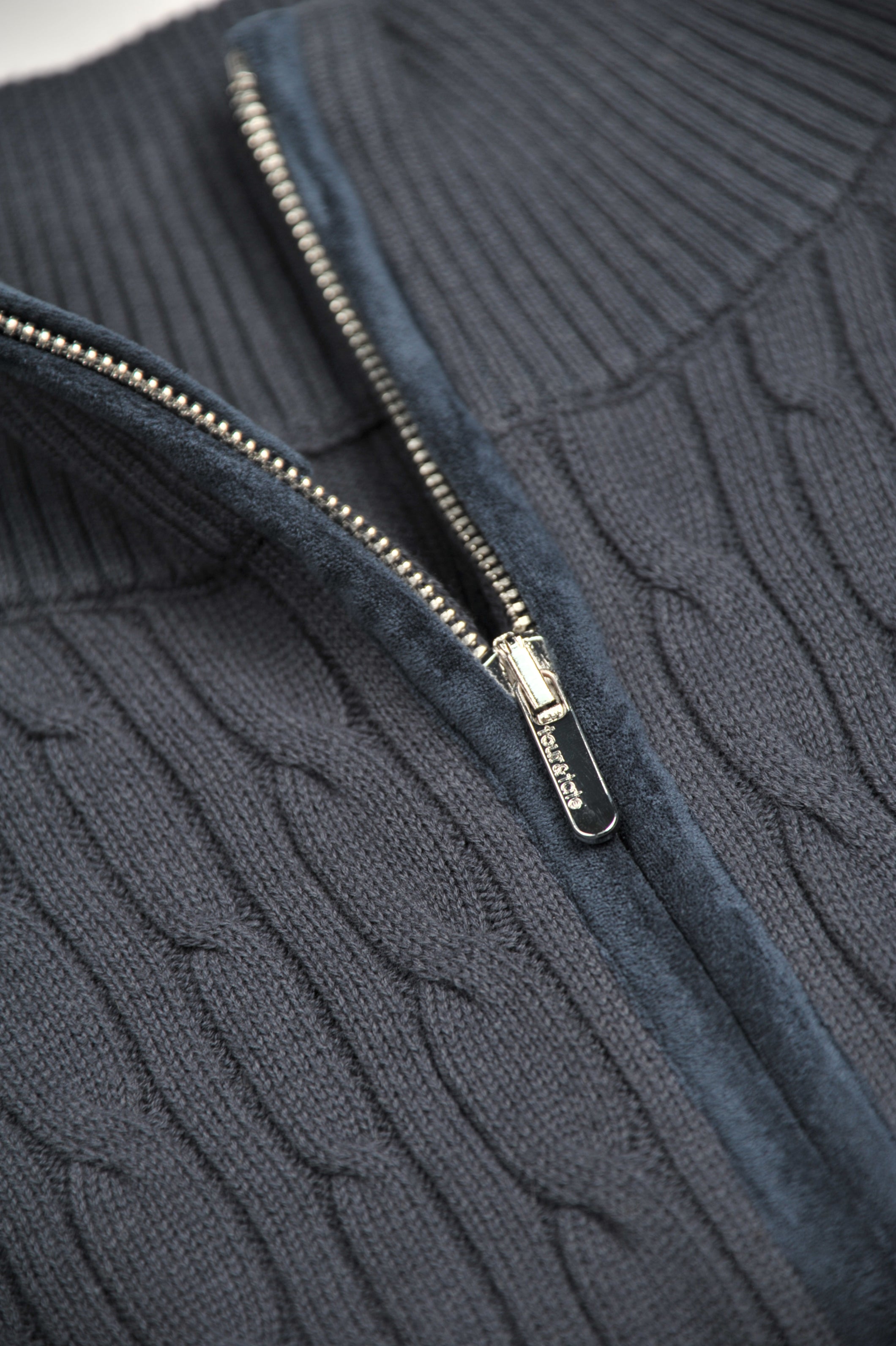 Maglione a mezza zip in maglia a cavi blu