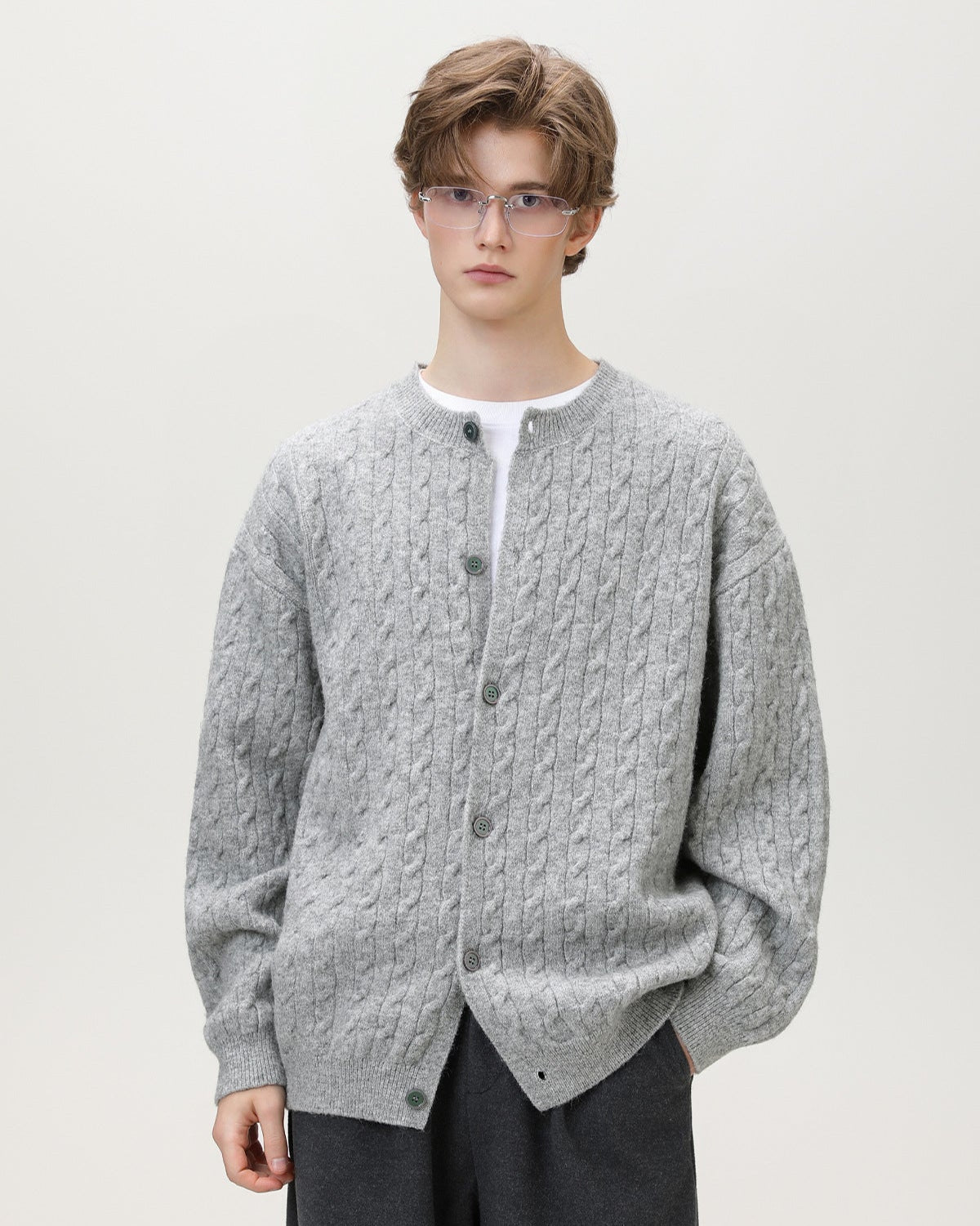 Cardigan con bottoni in maglia a cavo
