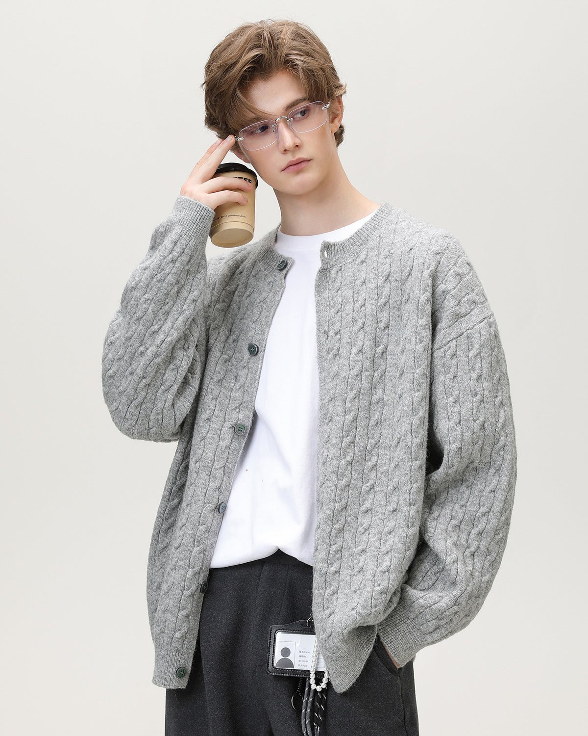 Cardigan con bottoni in maglia a cavo