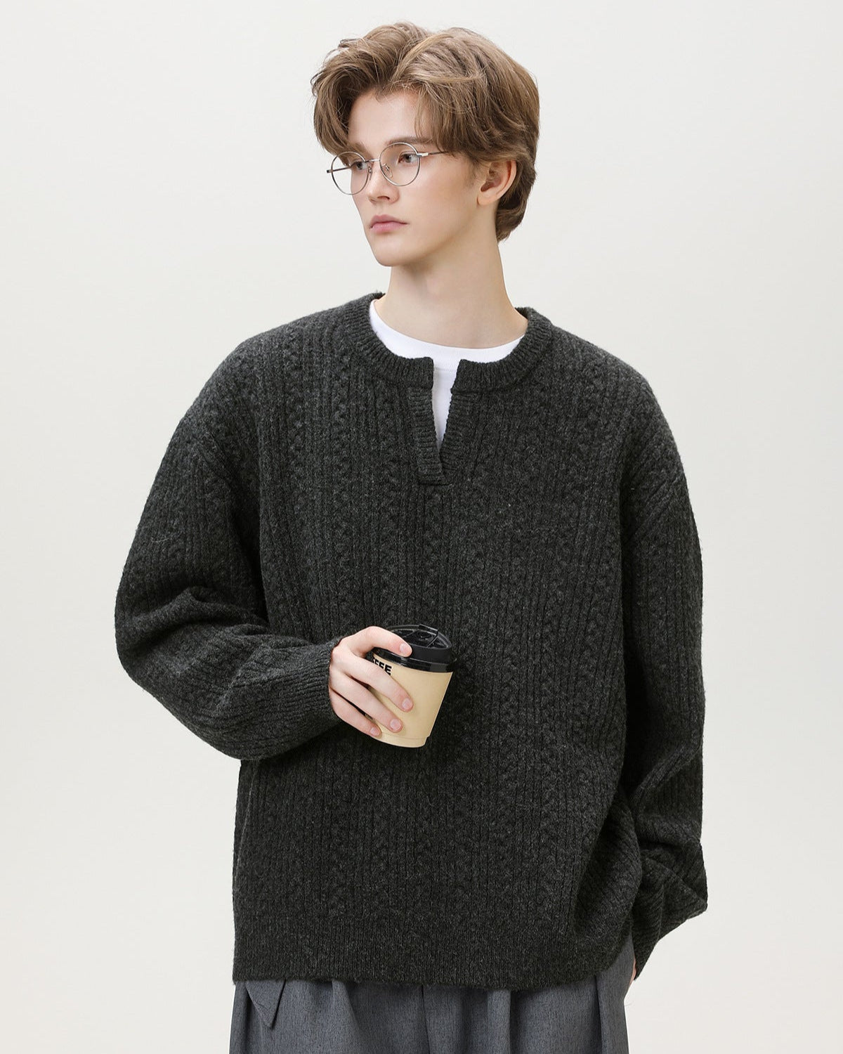 Maglione a maglia con scollo spezzato