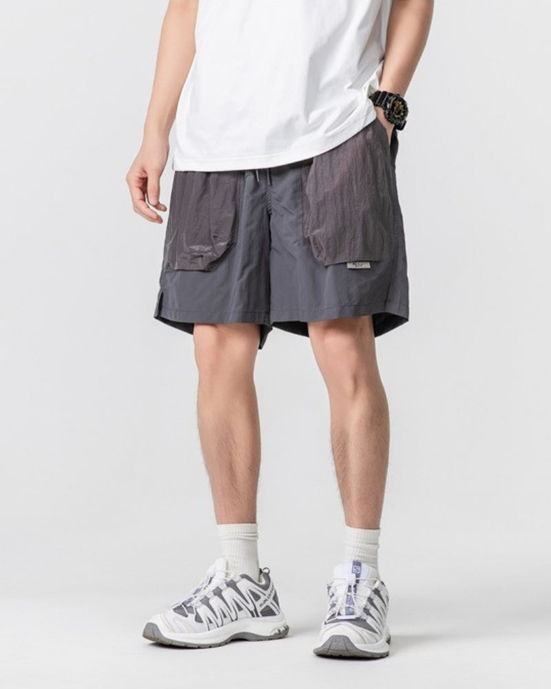 Shorts ativos com sobreposição leve