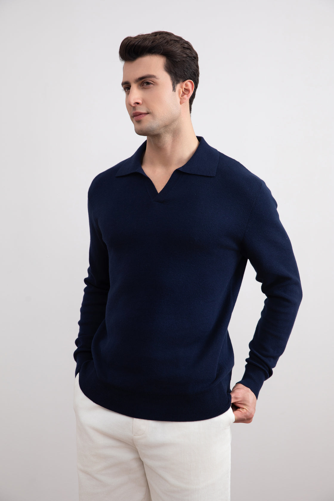 Polo aberta azul com mangas longas