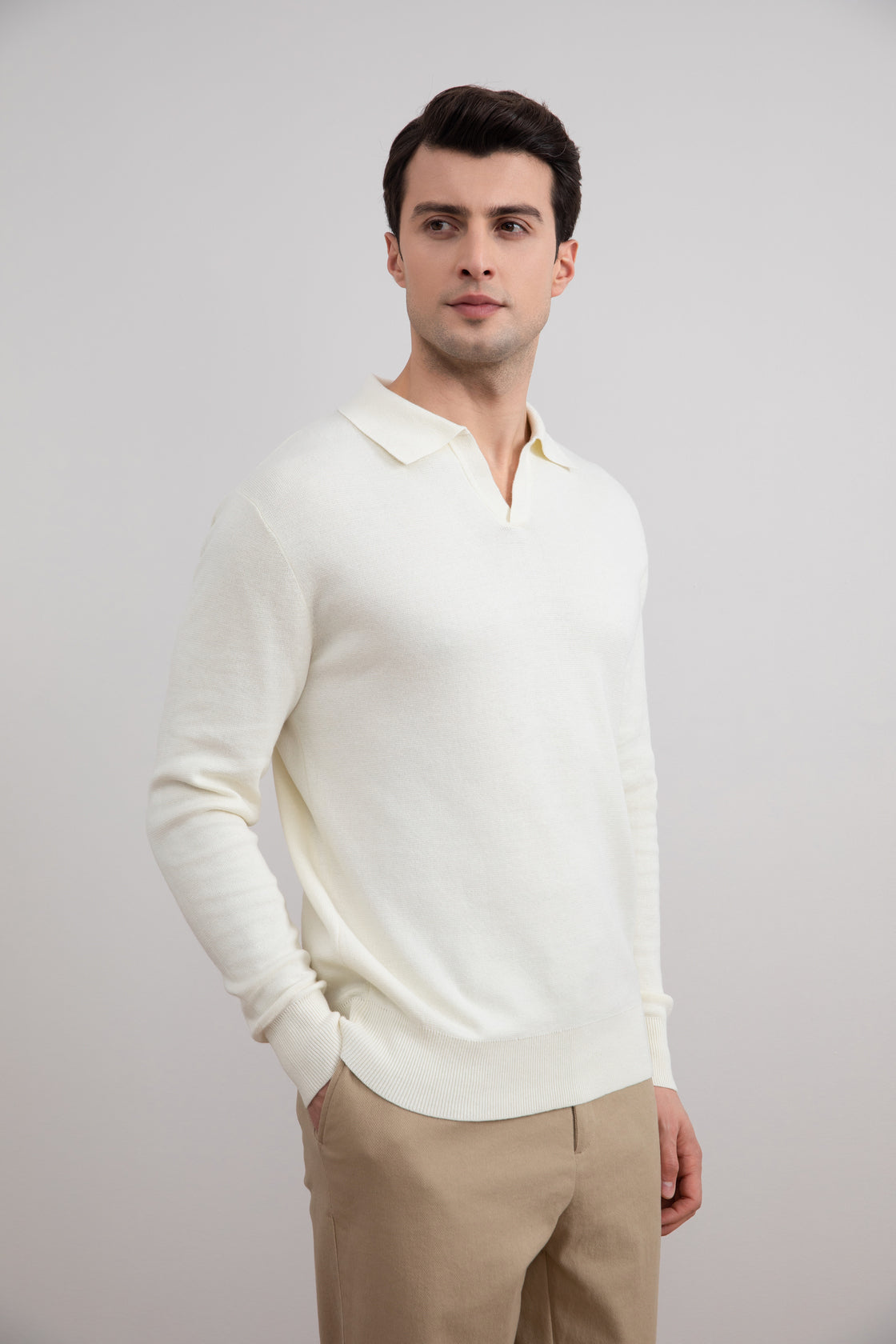 Polo aberta Off-White com mangas longas