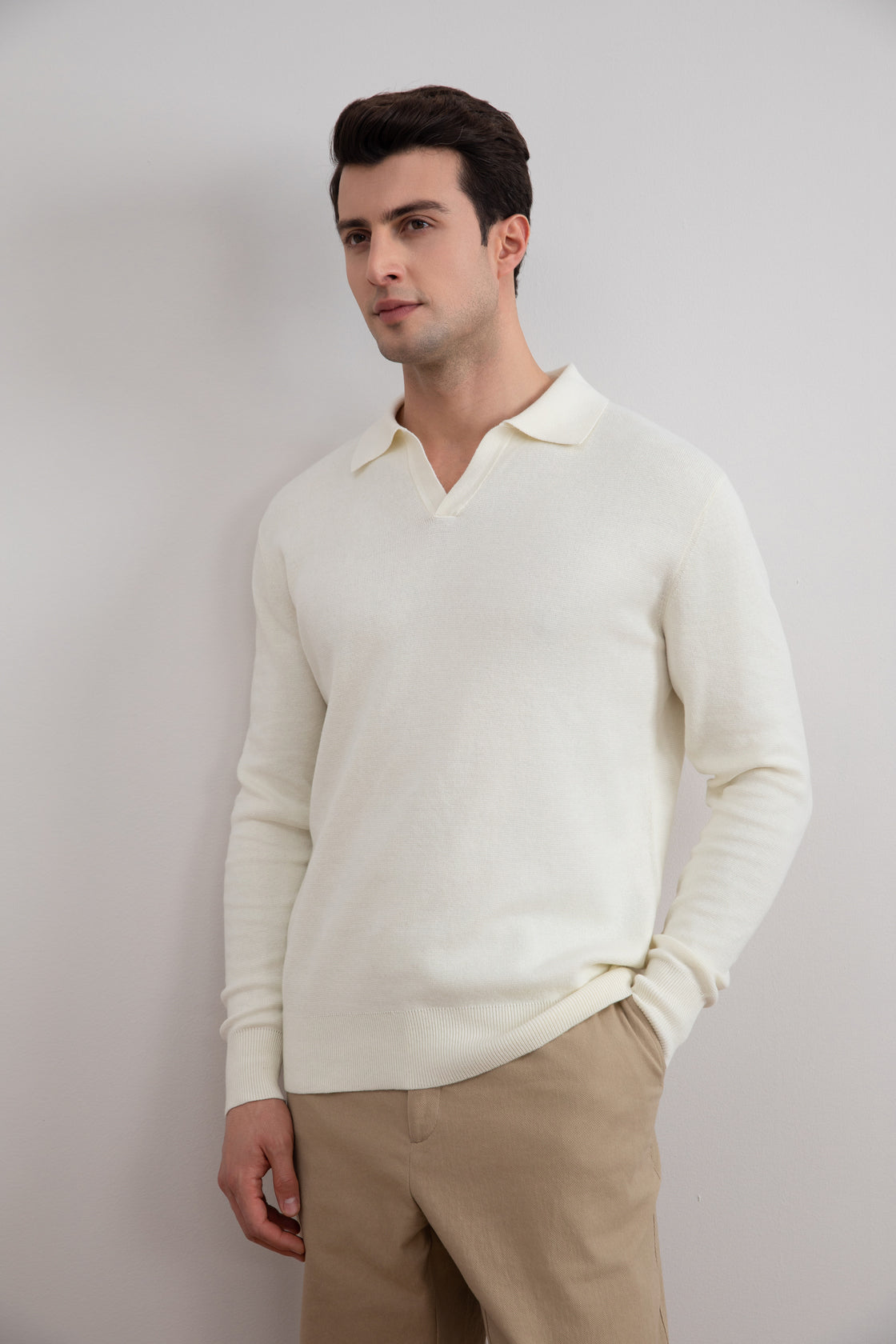Polo aberta Off-White com mangas longas