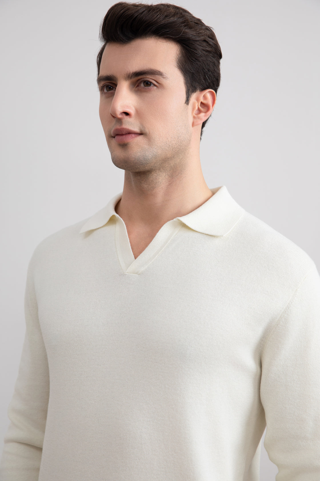 Polo aberta Off-White com mangas longas