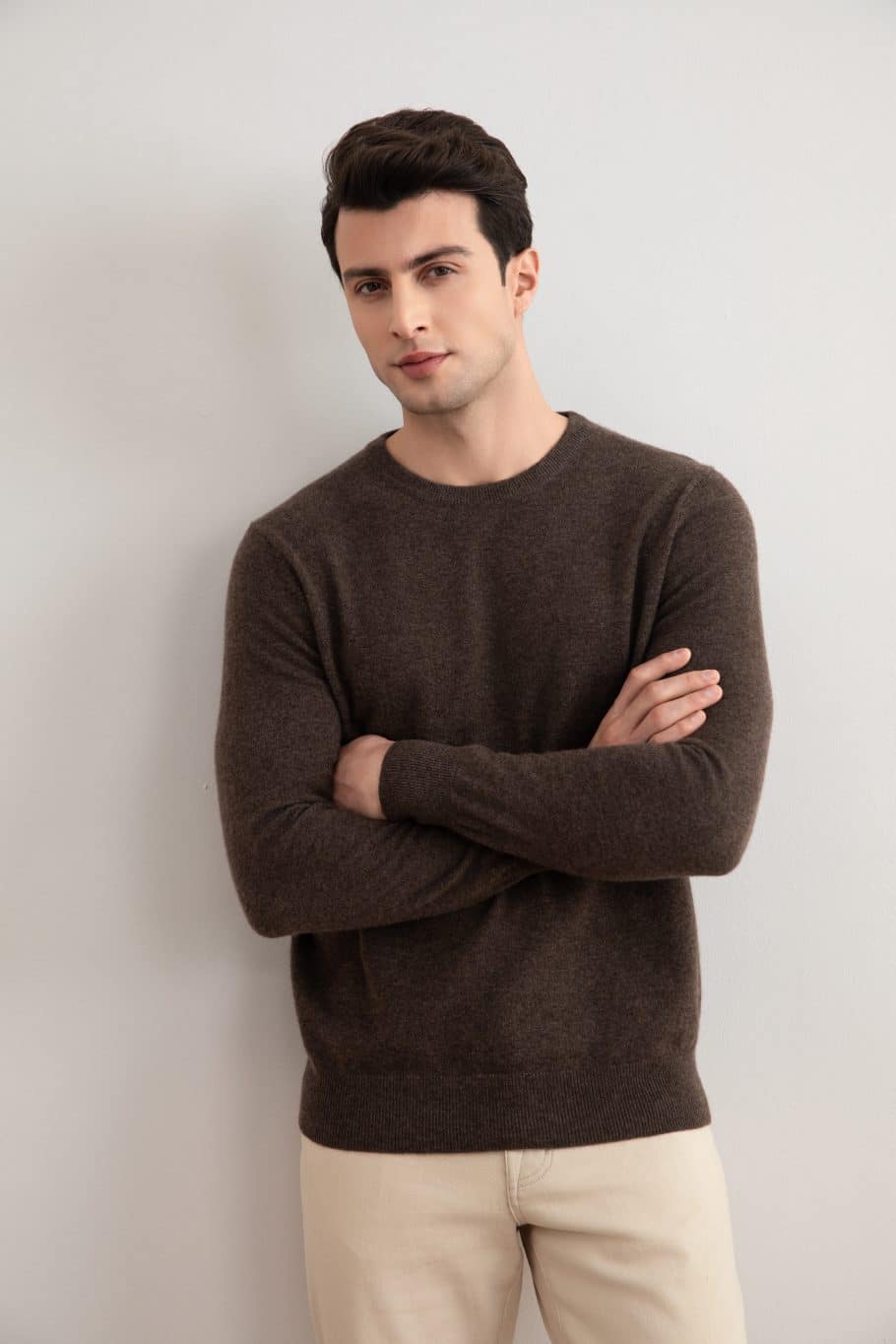 Gola alta de cashmere em mescla marrom
