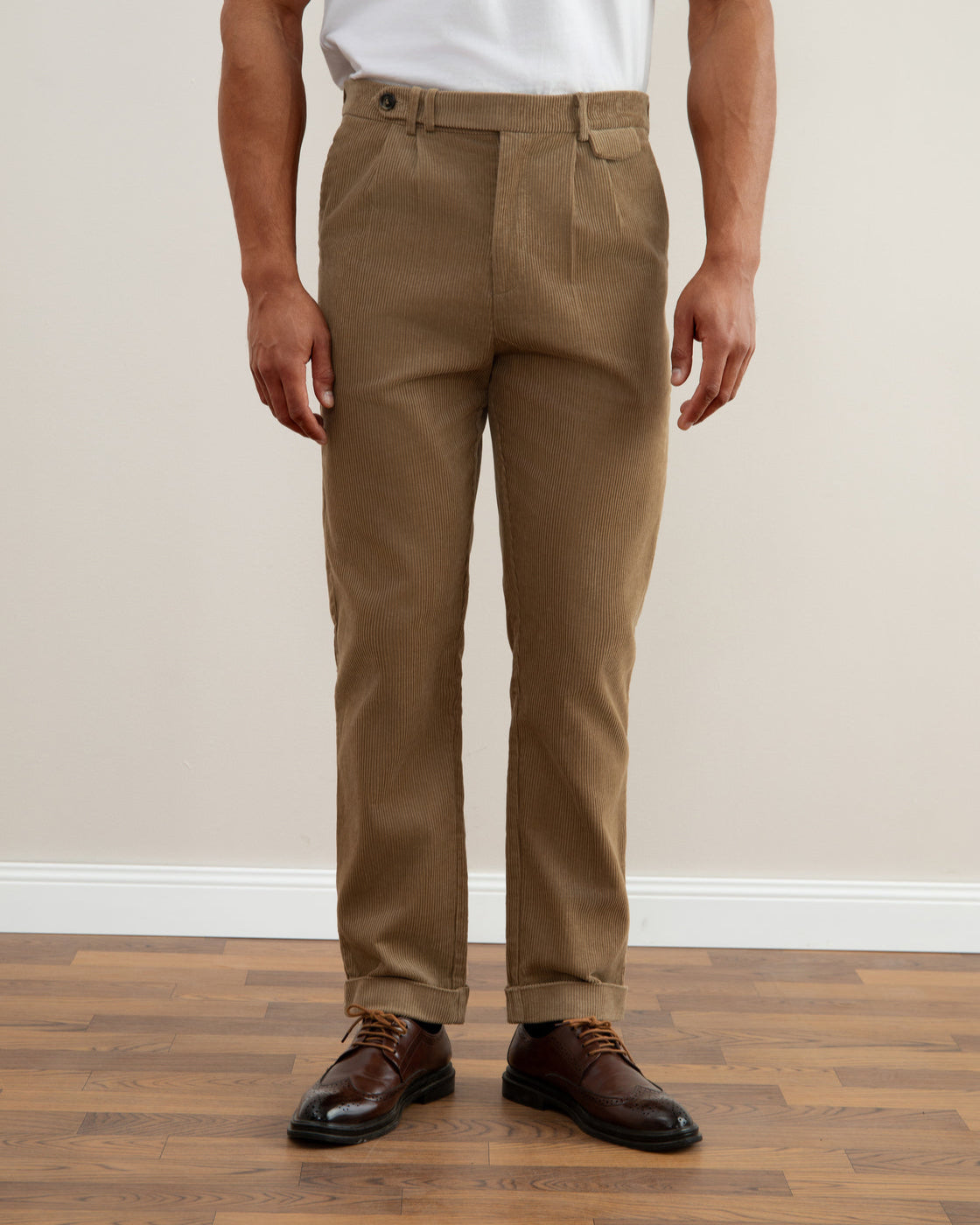 Calça de veludo cotelê de ajuste reto bronzeada