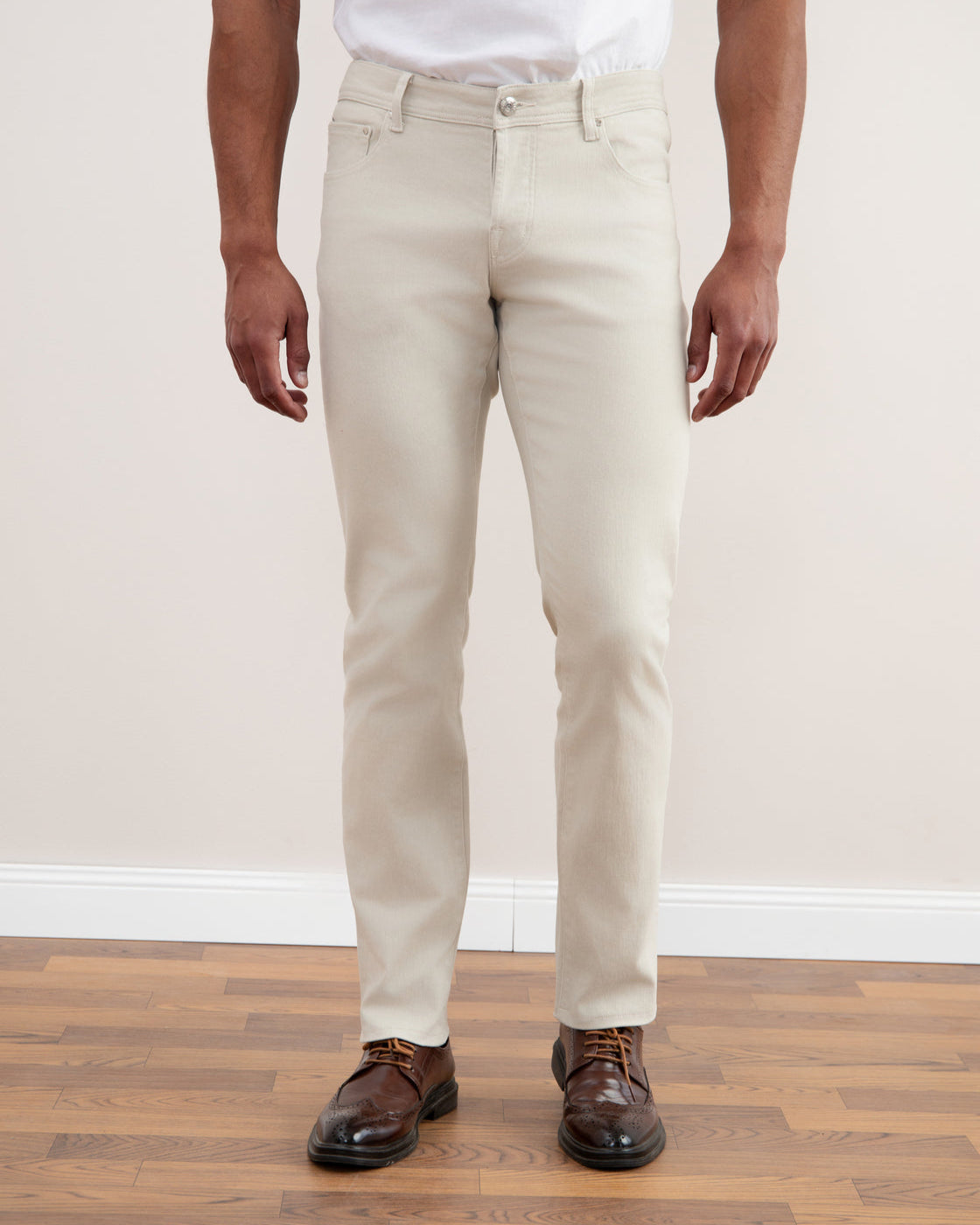 Calça jeans branca com cinco bolsos e lavagem Stone-washed Stretch