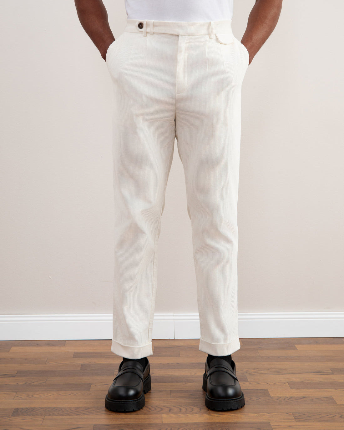 Calça de veludo cotelê com ajuste reto bege claro