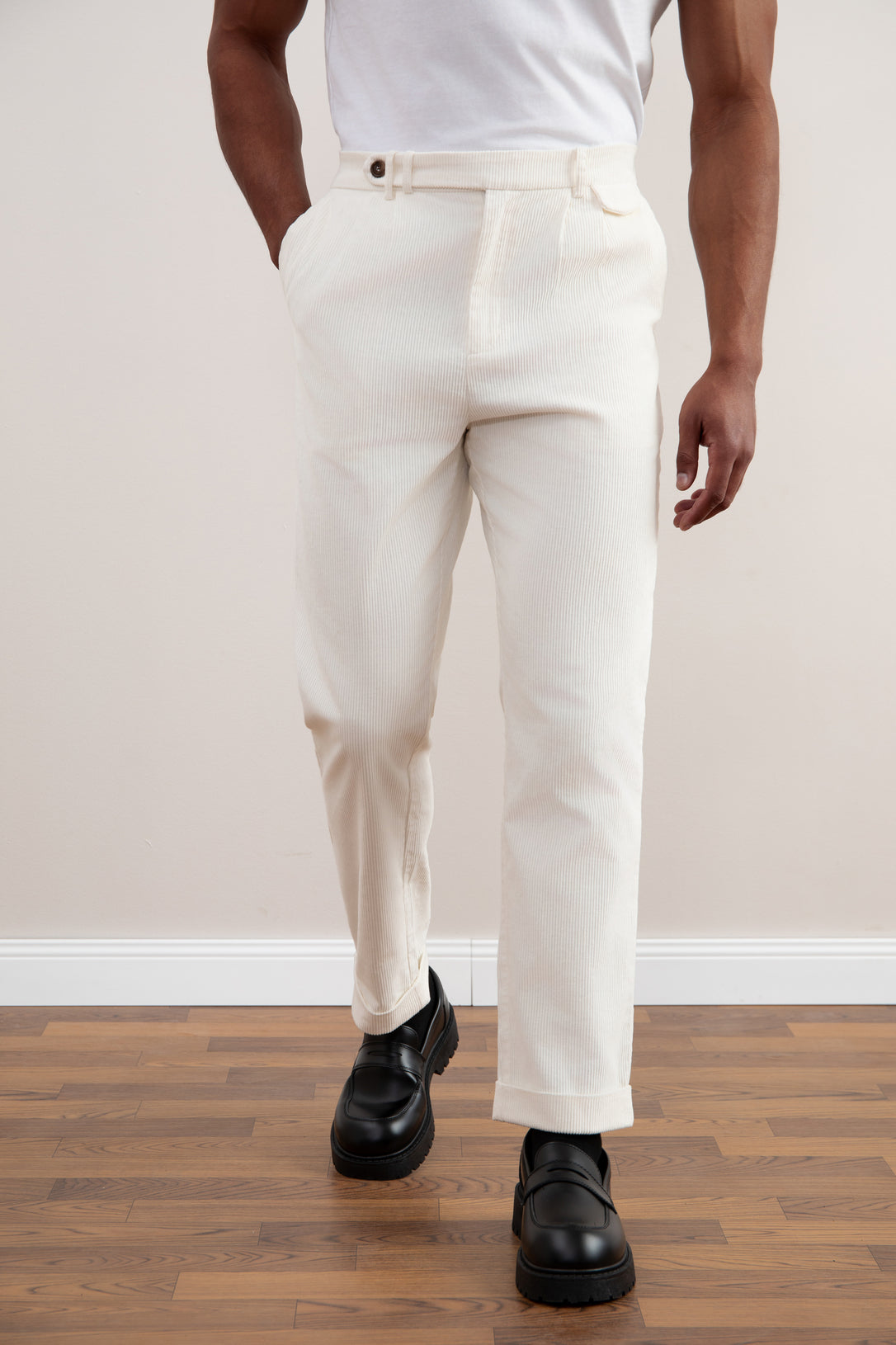 Calça de veludo cotelê com ajuste reto bege claro