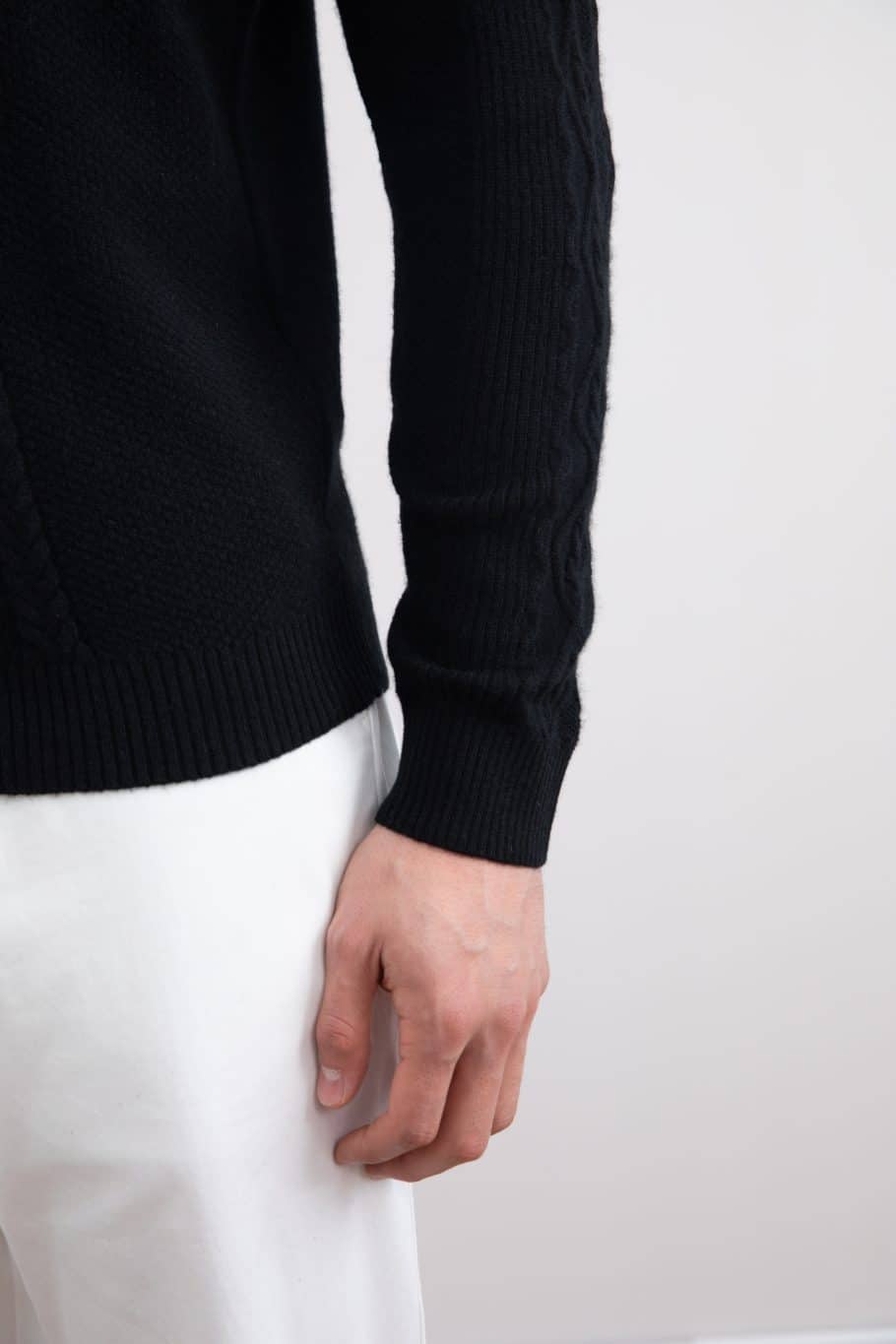 Gola alta em malha de cashmere preta
