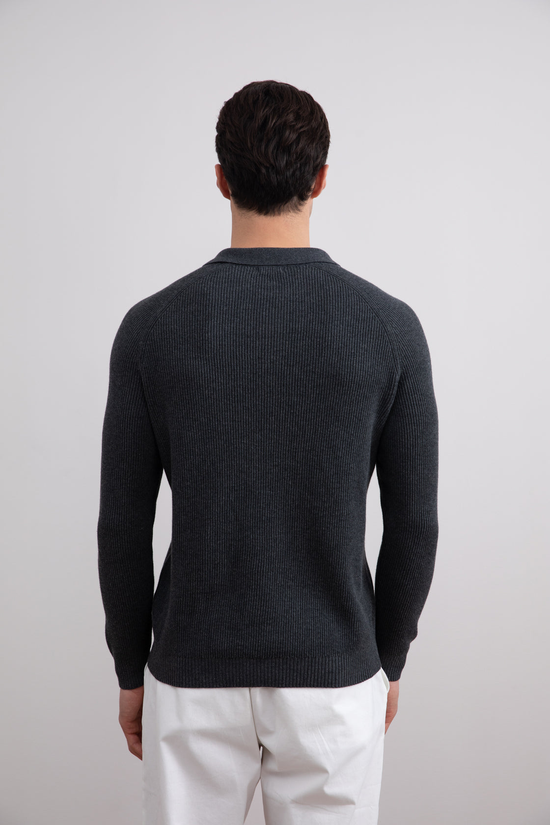 Camisa polo com nervuras inglesas em carvão