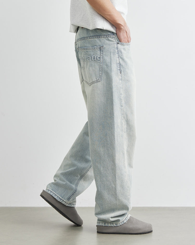 Calça jeans baggy com logotipo bordado em lavagem clara