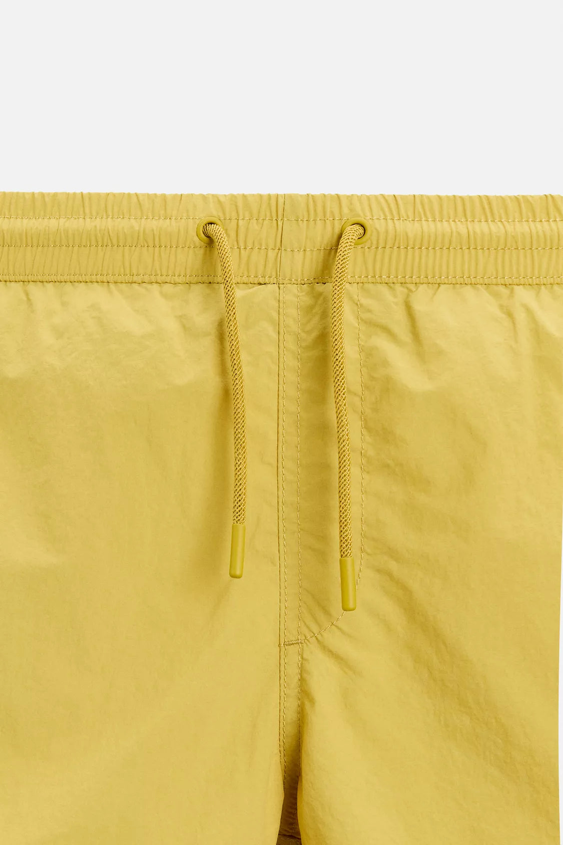 SHORT DE NATAÇÃO BÁSICO DE COMPRIMENTO MÉDIO - AMARELO