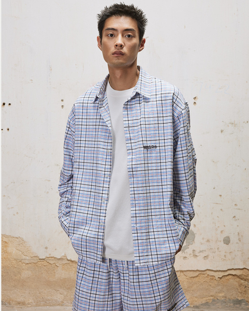 Conjunto de camisa xadrez grande e bermuda