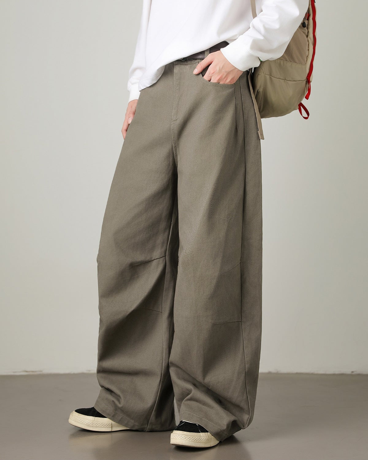 Calça utilitária de perna larga