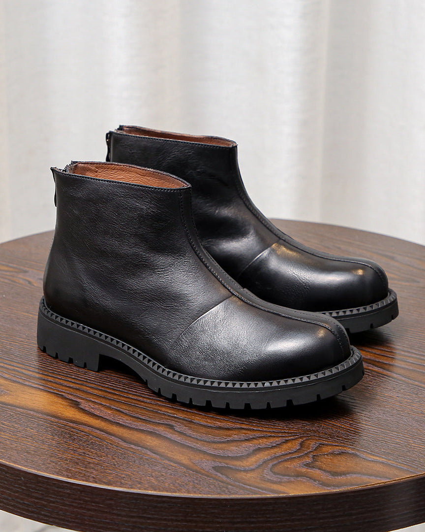 As botas de couro robustas com zíper