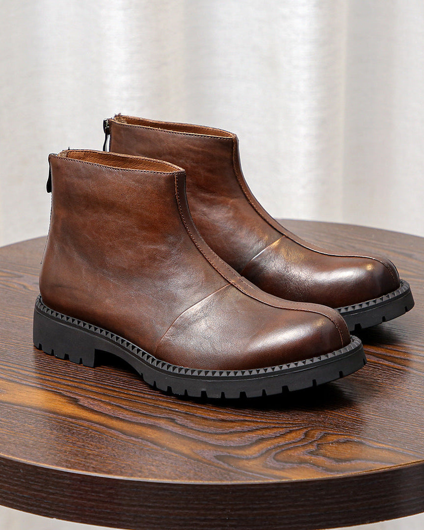 As botas de couro robustas com zíper