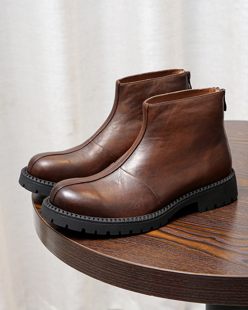 As botas de couro robustas com zíper