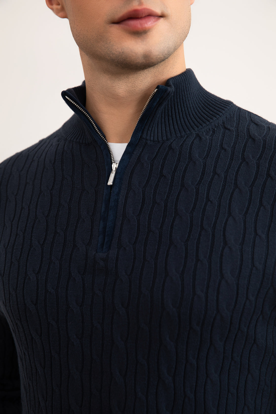 Camisola azul de malha com meio fecho