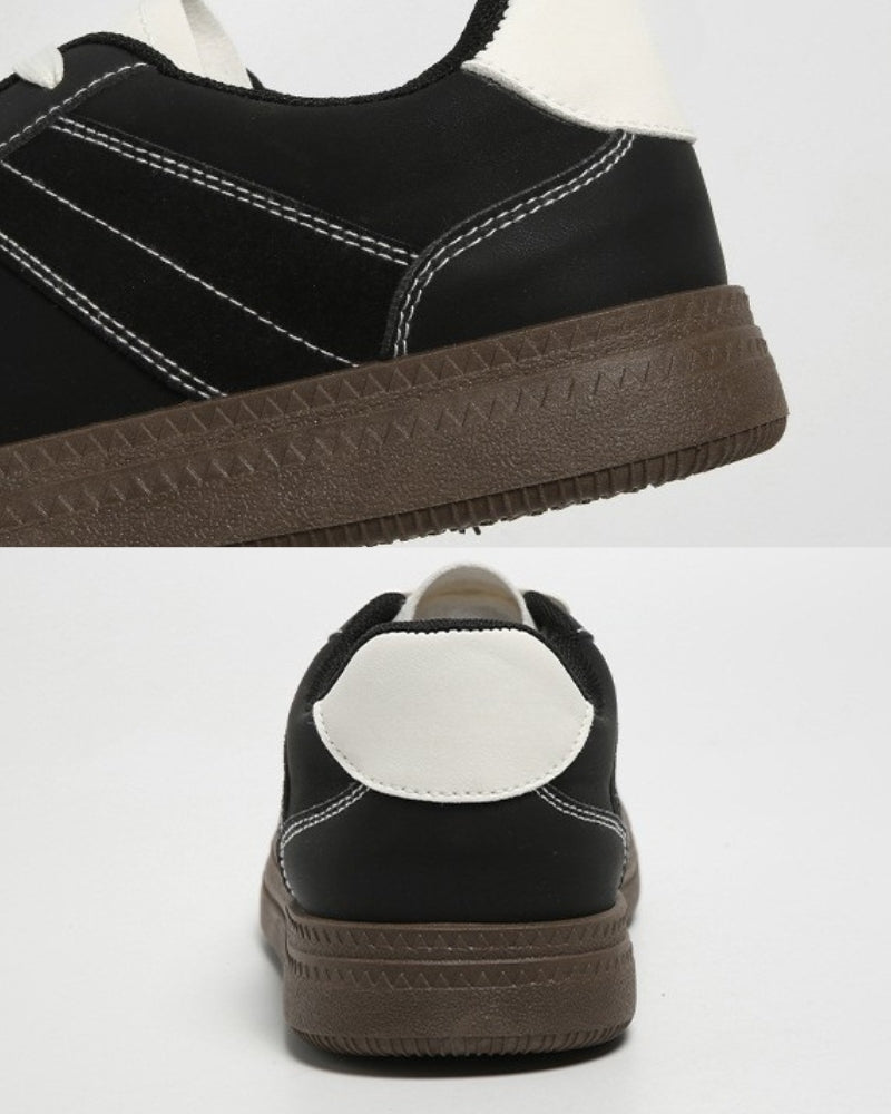 Sneakers med klassisk tennisbana